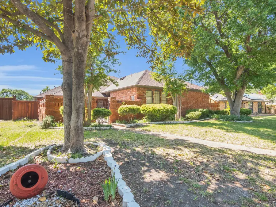 10211 Shadow Way, Dallas, TX 75243 - Image #2