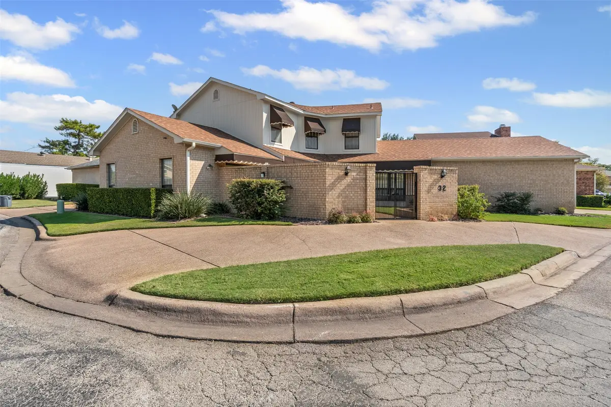 32 One Main Place, Benbrook, TX 76126 - Image #1