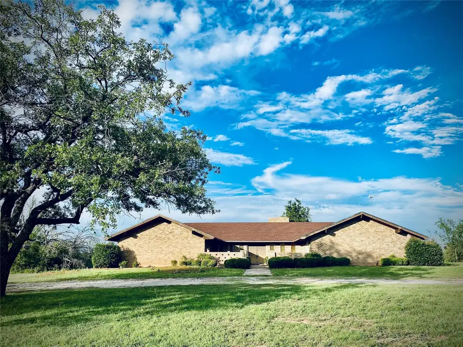 310 Lori Lane, Brownwood, TX 76801 - Image #3