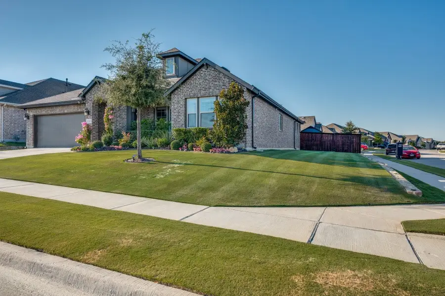 4747 Lake Front Drive, Haltom City, TX 76137 - Image #2