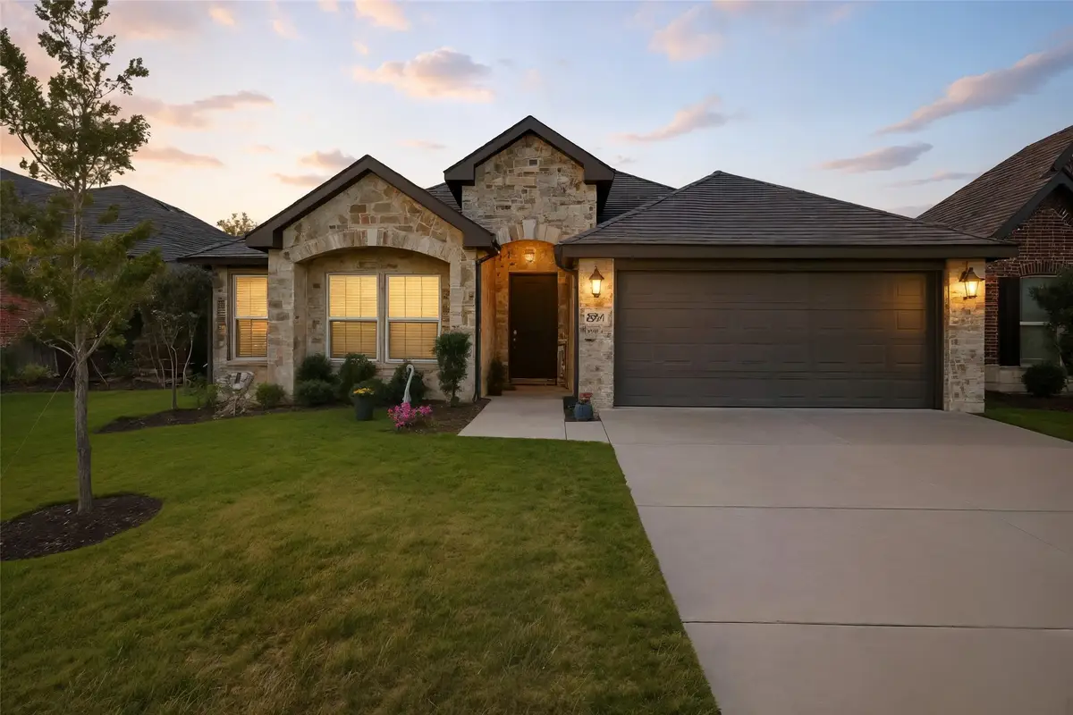 9824 Mescalbean Boulevard, Fort Worth, TX 76036 - Image #1
