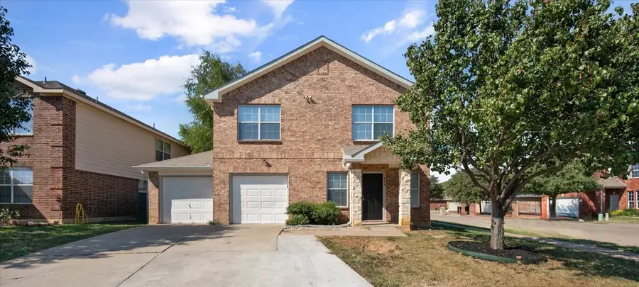 800 Green Heath Avenue, Fort Worth, TX 76120 - Image #2
