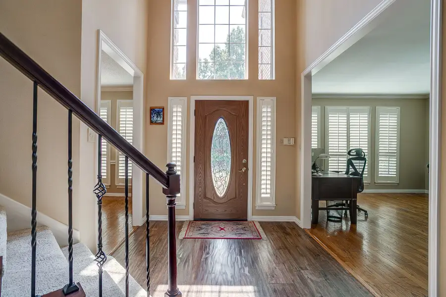 2801 Pomponessett Drive, Arlington, TX 76001 - Image #2