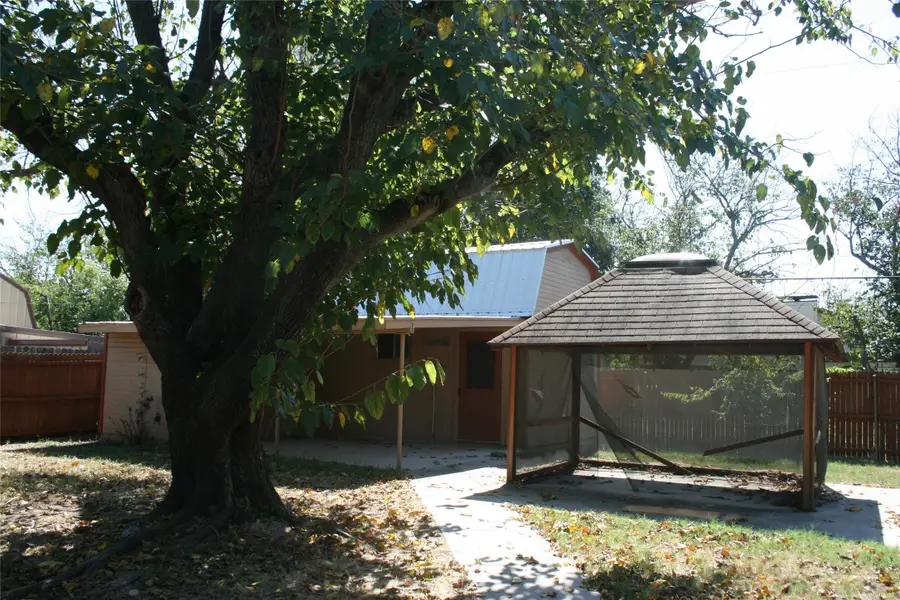 2205 Towne North Drive, Cleburne, TX 76033 - Image #2