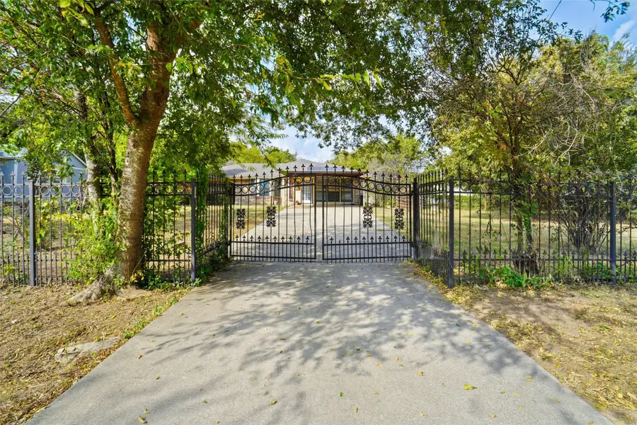 1312 Robyn Road, Azle, TX 76020 - Image #2