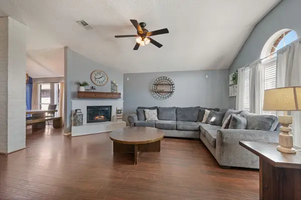 5603 Alicante Drive, Arlington, TX 76017