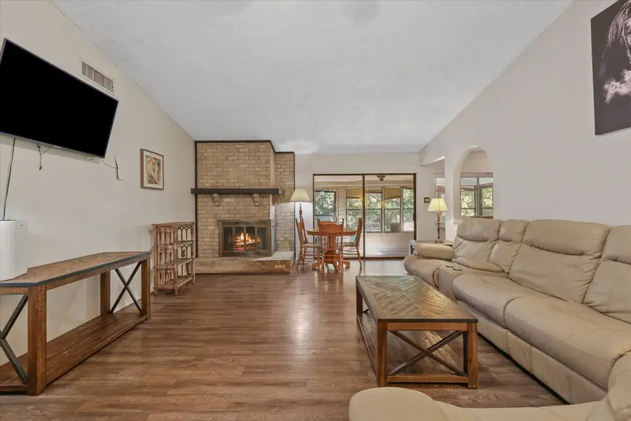 2612 Fallcreek Street, Arlington, TX 76014 - Image #3