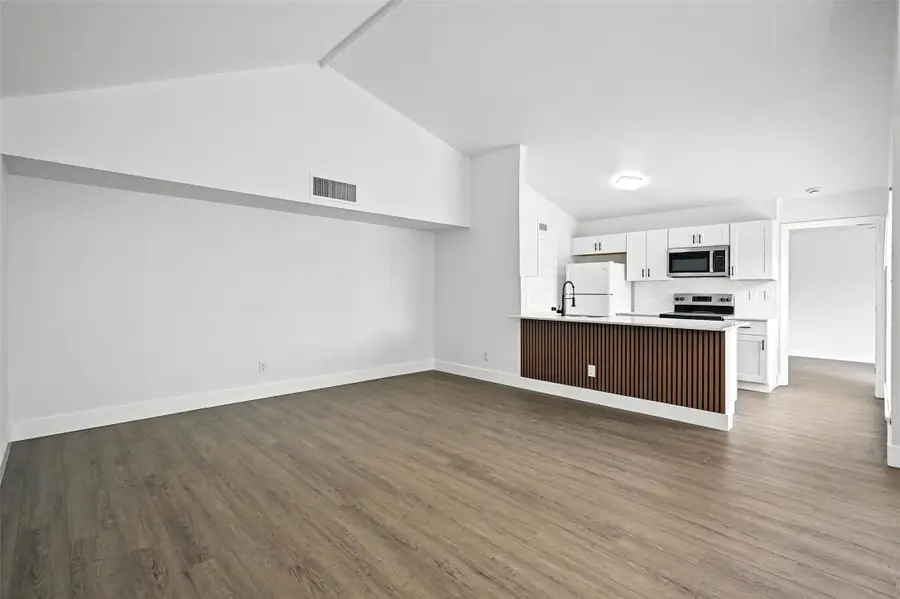 6082 Dooley Drive, The Colony, TX 75056 - Image #2