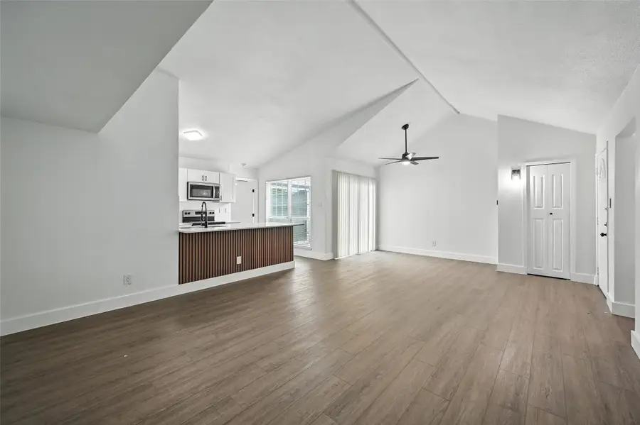 6082 Dooley Drive, The Colony, TX 75056 - Image #3