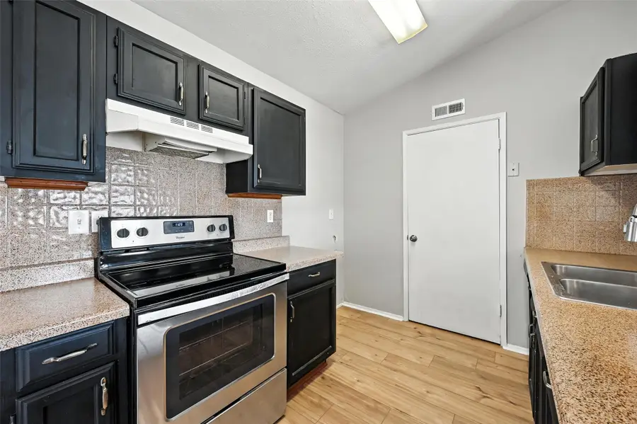 6076 Dooley Drive, The Colony, TX 75056 - Image #3