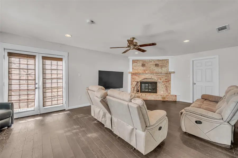 200 W Greenbriar Street, Robinson, TX 76706 - Image #3