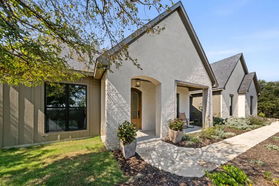 405 Glade Crest Road, Azle, TX 76020 - Image #2
