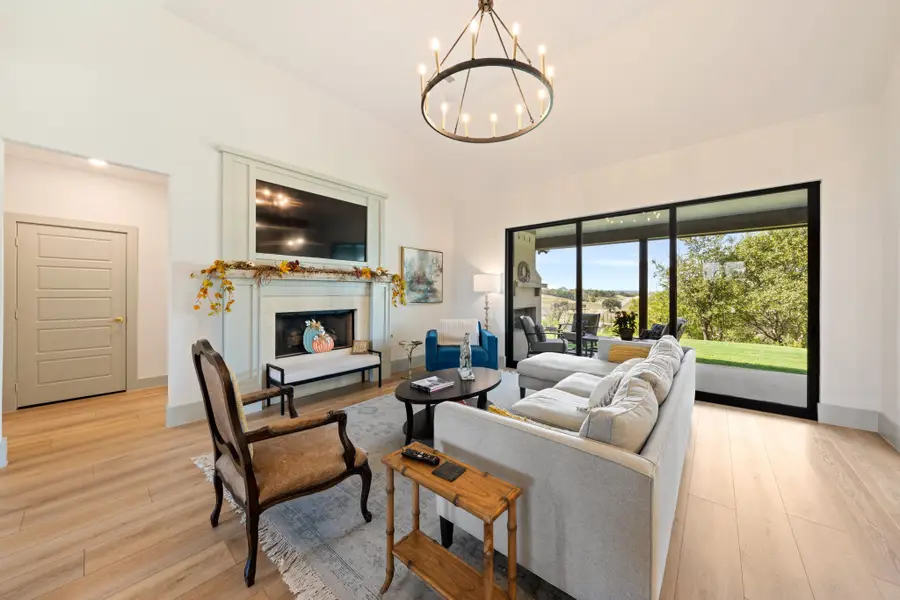 405 Glade Crest Road, Azle, TX 76020 - Image #3