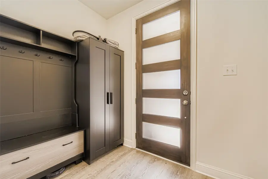 6811 Joelene Rae Drive, Arlington, TX 76001 - Image #2