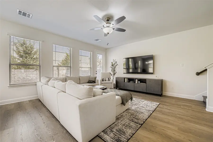 6811 Joelene Rae Drive, Arlington, TX 76001 - Image #3