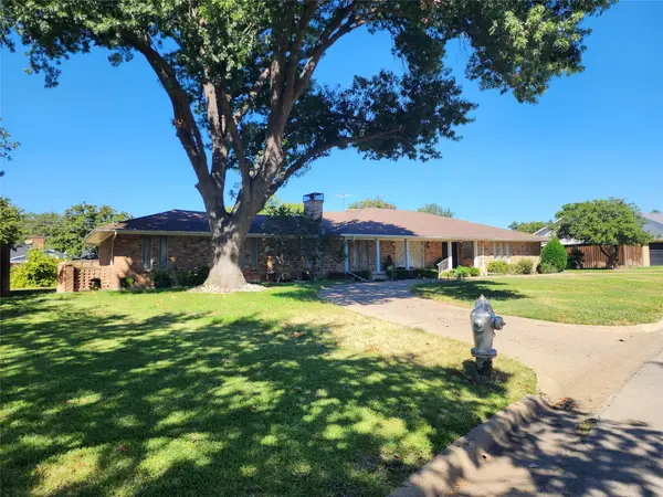 7025 Oakbluff Drive, Dallas, TX 75254