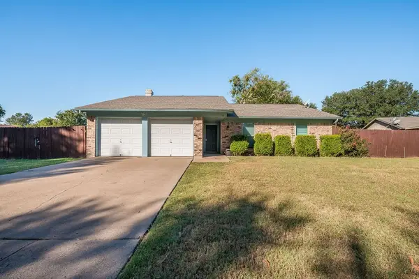 1108 Briar Court, Benbrook, TX 76126