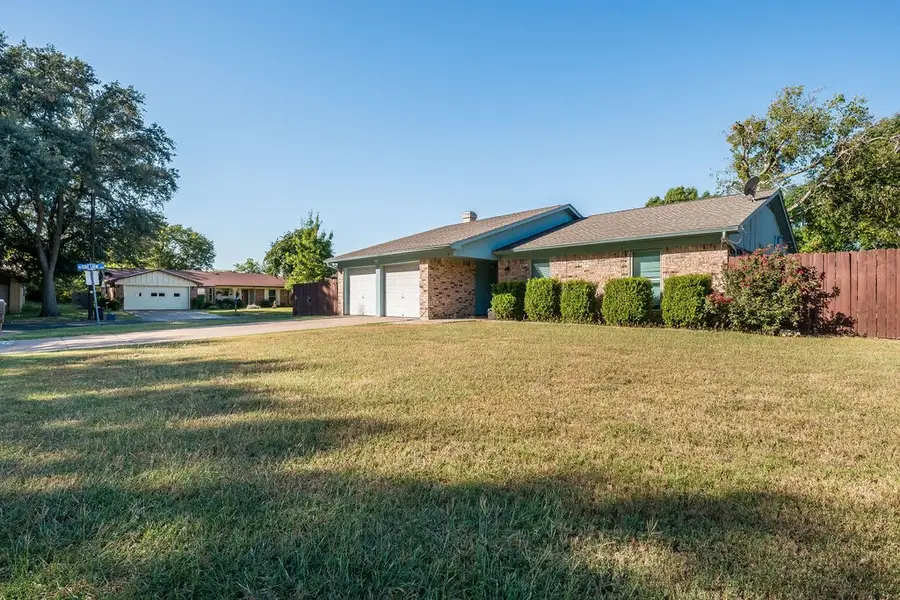 1108 Briar Court, Benbrook, TX 76126 - Image #2