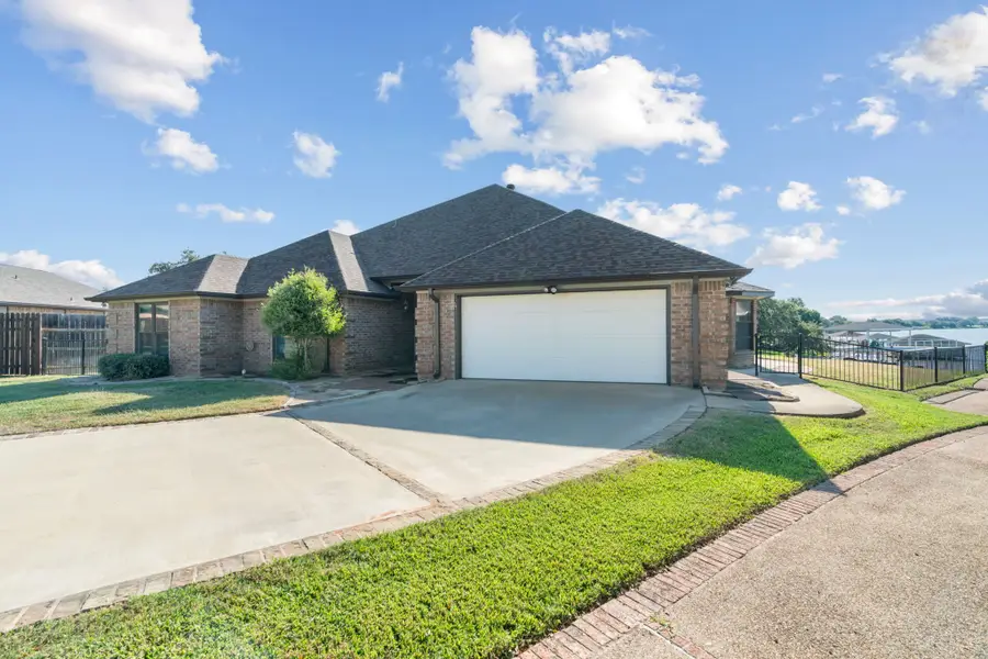3805 Aqua Vista Court, Granbury, TX 76049 - Image #3