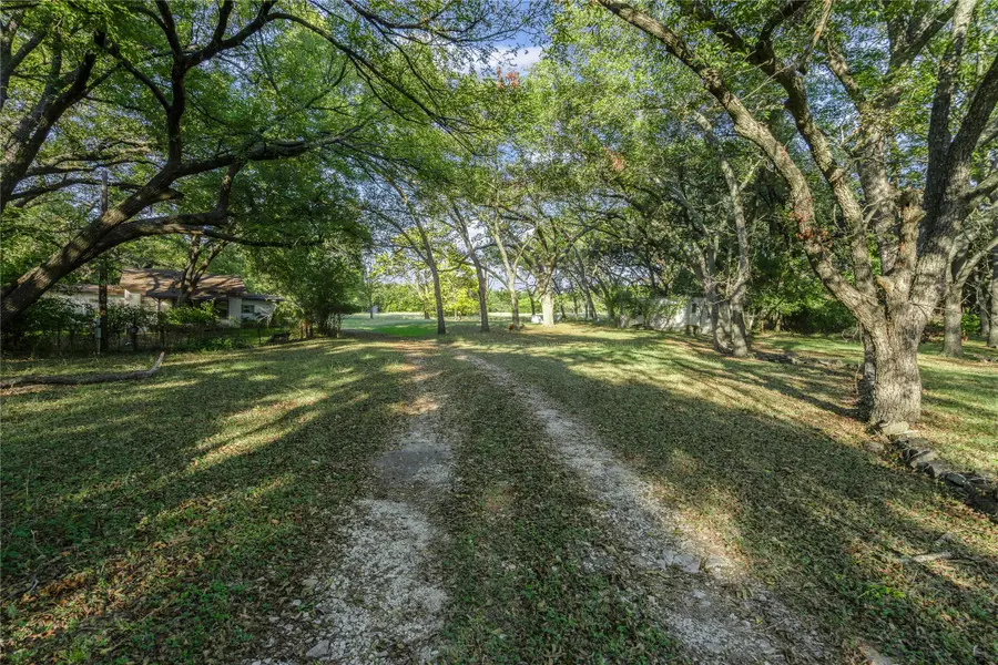 4147 Peak Road, Granbury, TX 76048 - Image #3