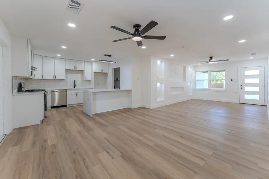 609 Warren Drive, Garland, TX 75042 - Image #3