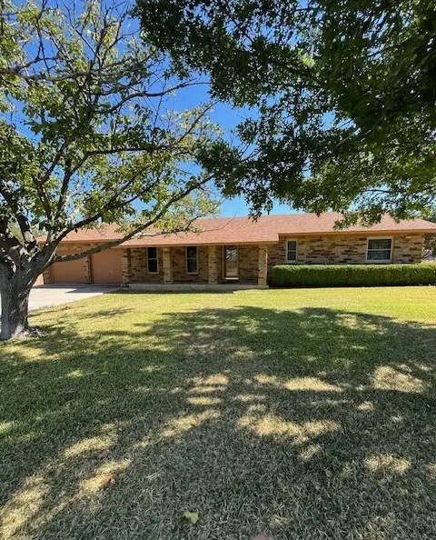 1706 N Trent Street N, Goldthwaite, TX 76844