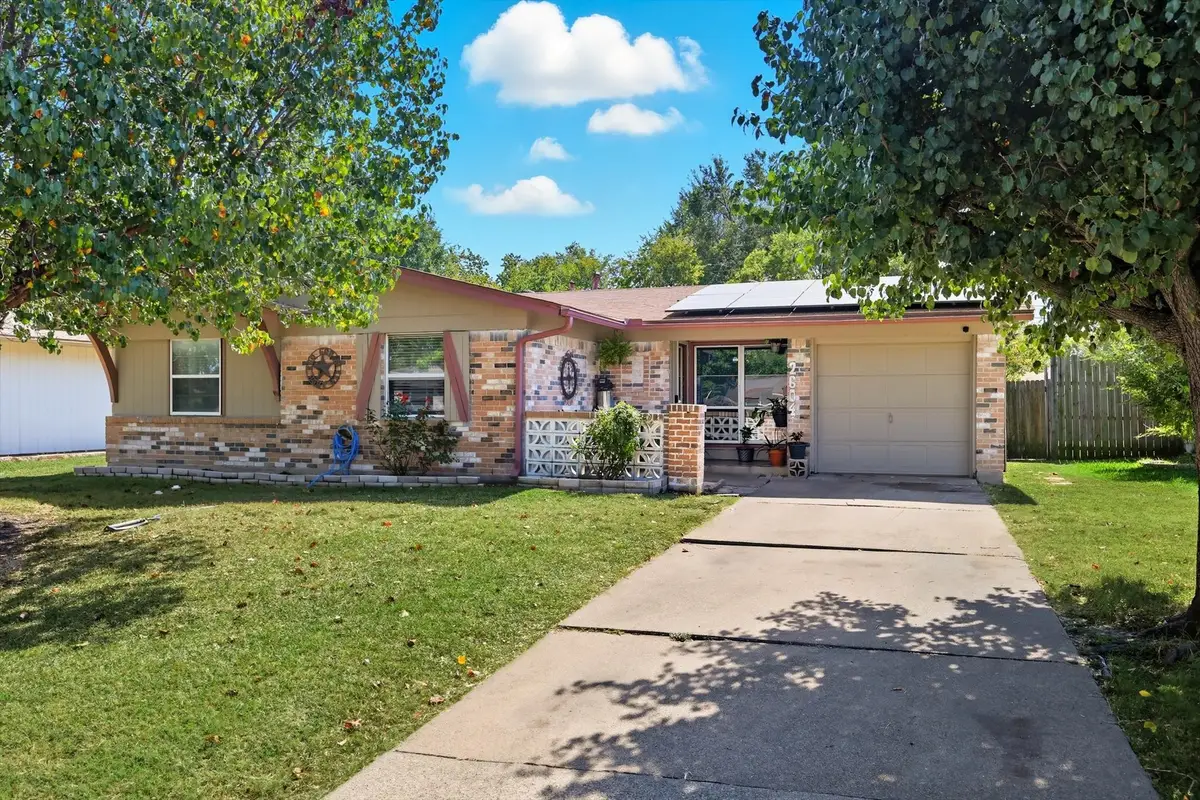 2604 Burning Tree Lane, Irving, TX 75062 - Image #1