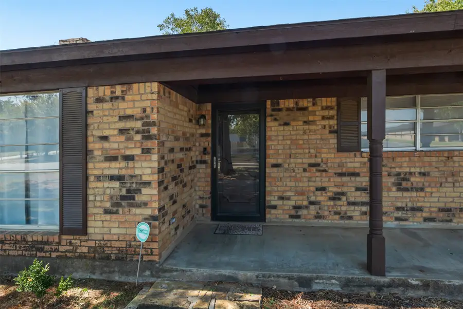 712 Indiana Street, Graham, TX 76450 - Image #2