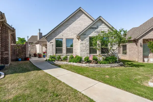 3218 Fountain Way, Granbury, TX 76049