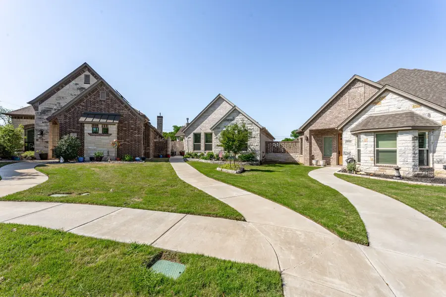 3218 Fountain Way, Granbury, TX 76049 - Image #2