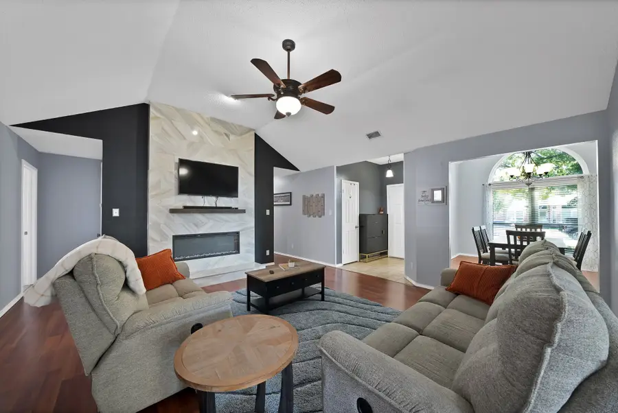 7113 Lo Chalmers Lane, Garland, TX 75043 - Image #2