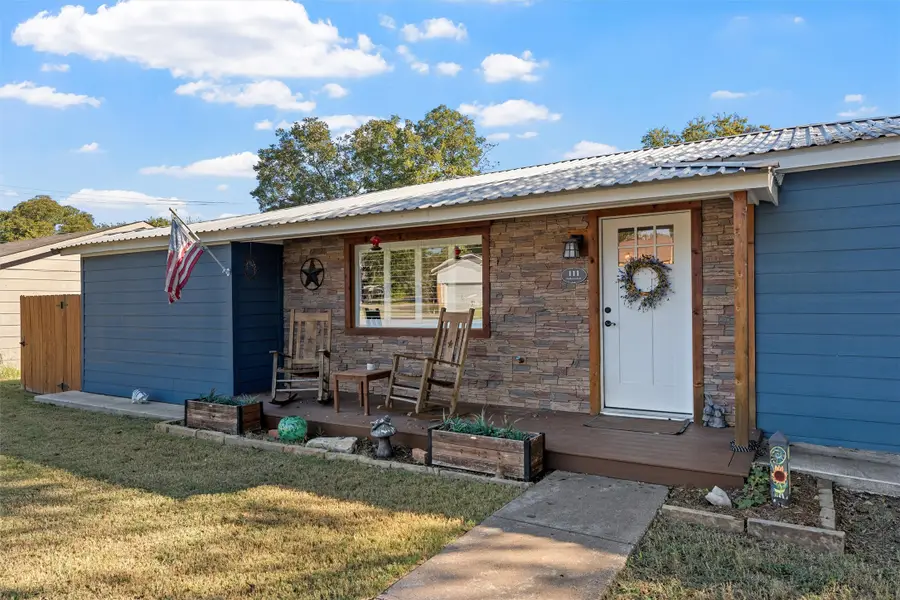 111 N Avenue R, Clifton, TX 76634 - Image #2