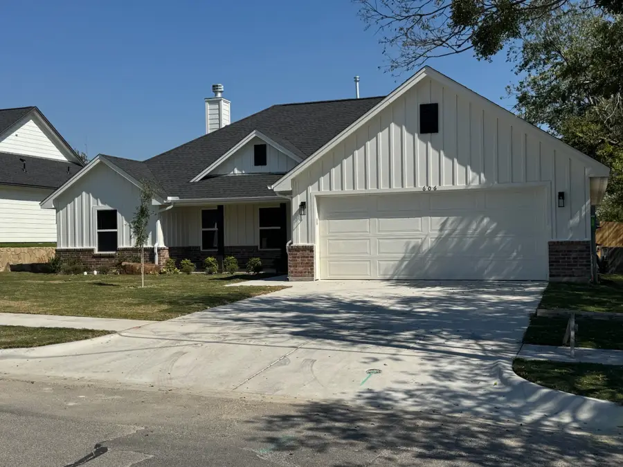 606 N Mill Street, Weatherford, TX 76086 - Image #2