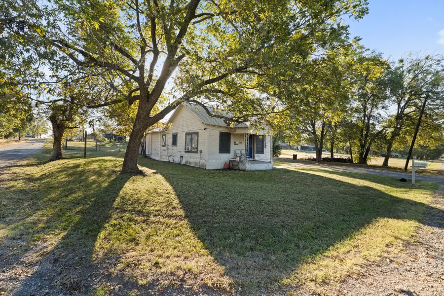 301 S Morrow Street, Blue Ridge, TX 75424 - Image #2