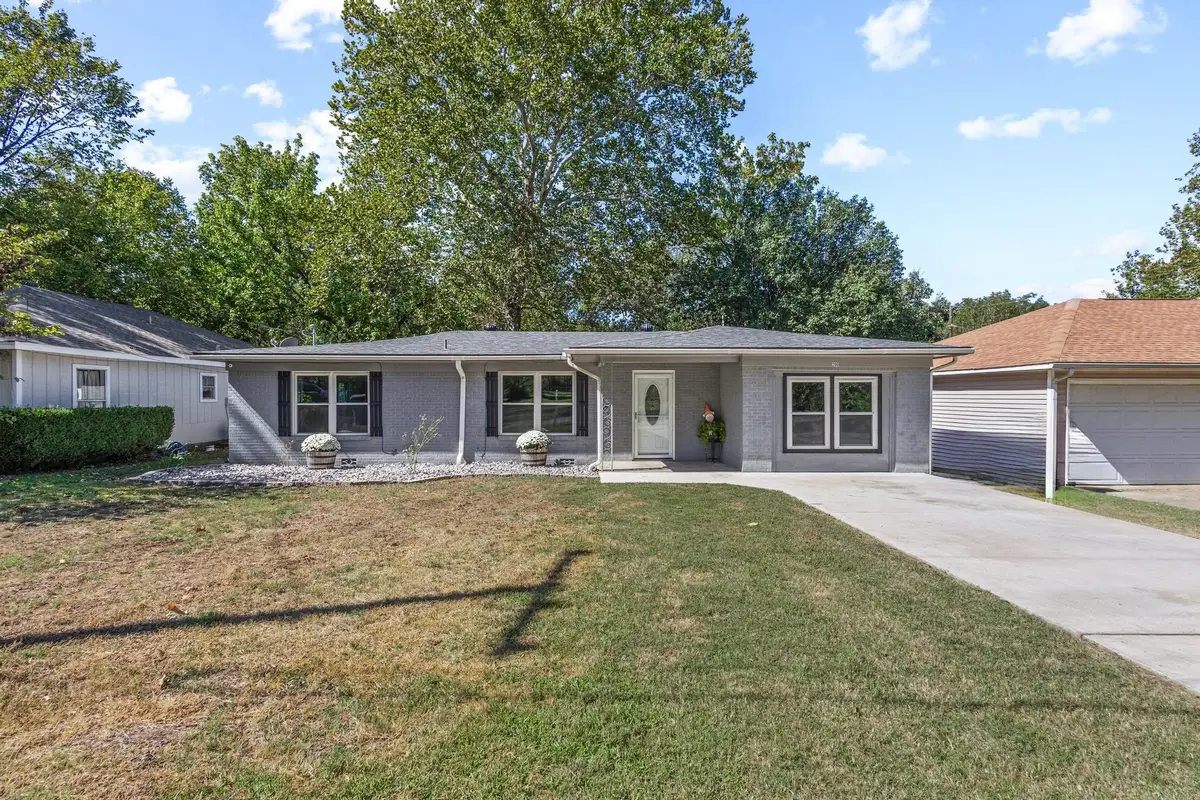 206 S Magnolia Street, Pottsboro, TX 75076 - Image #1