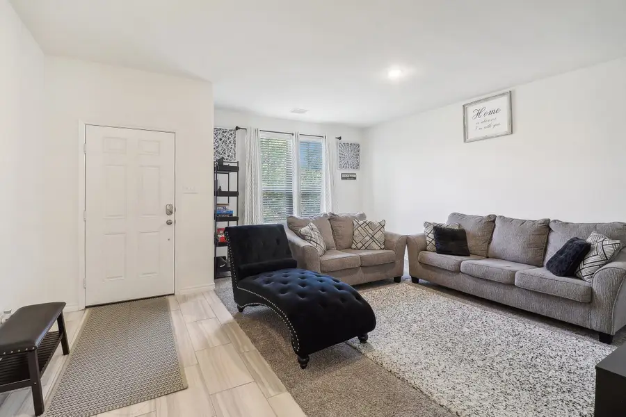 10513 Summer Place Lane, Fort Worth, TX 76140 - Image #2