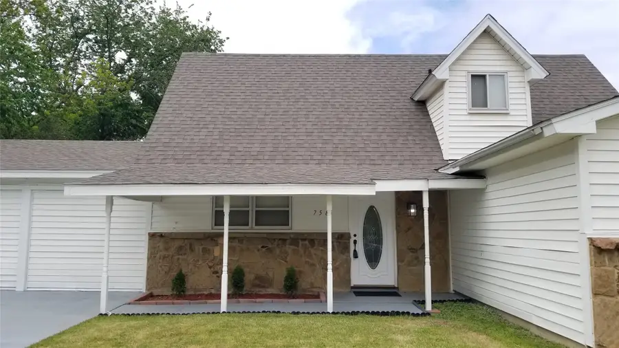 758 Briarwood Lane, Hurst, TX 76053 - Image #2