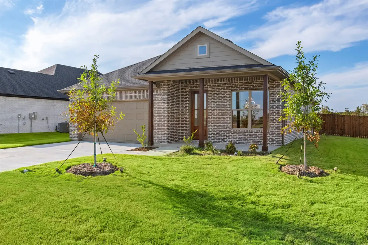 407 Lora Sue Court, Italy, TX 76651 - Image #1