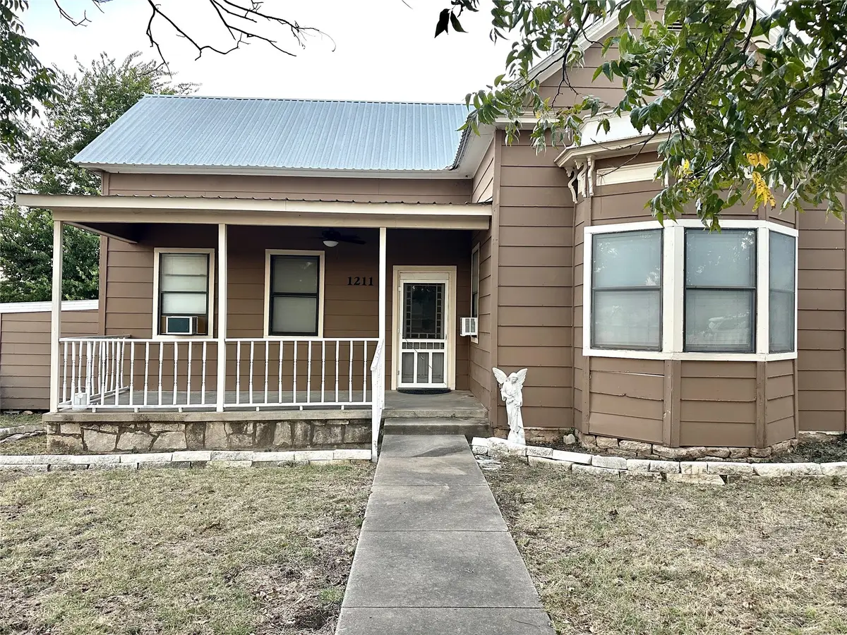 1211 Hutchings Street, Goldthwaite, TX 76844 - Image #1