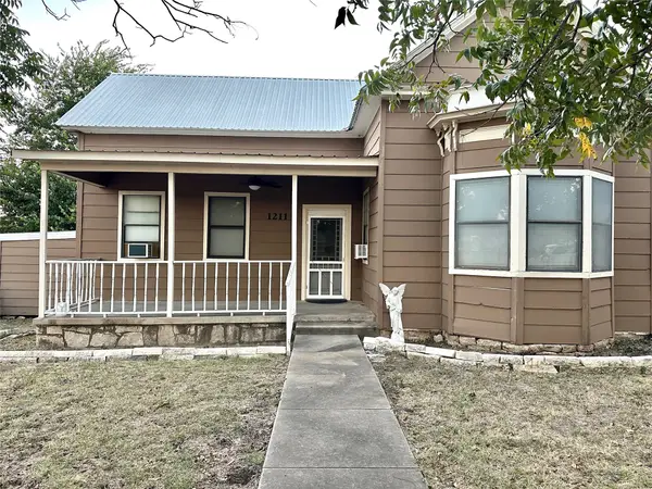 1211 Hutchings Street, Goldthwaite, TX 76844