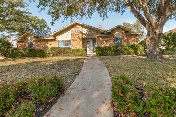 801 Wood Glen, DeSoto, TX 75115
