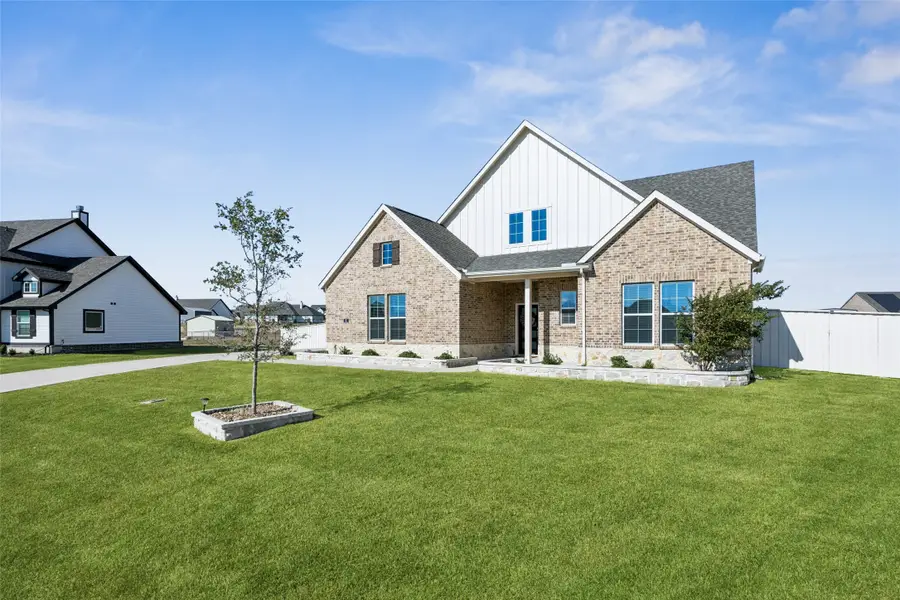 131 Clearwater Court, Rhome, TX 76078 - Image #2