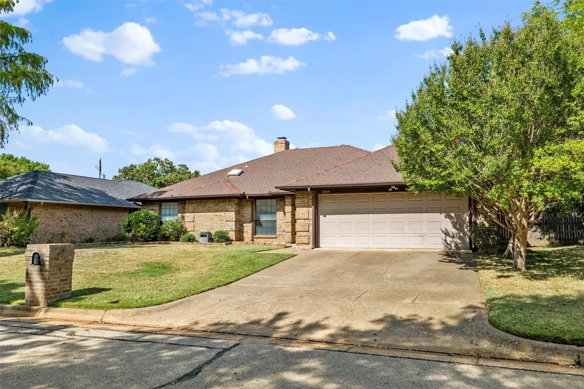 2009 Turf Club Drive, Arlington, TX 76017 - Image #1