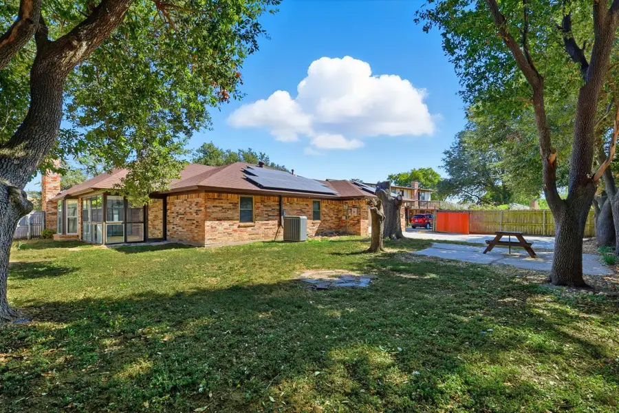 6908 Wilton Drive, Fort Worth, TX 76133 - Image #3