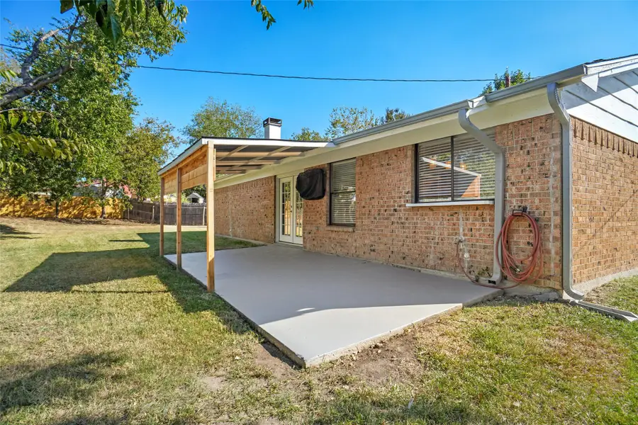 6051 Shadydale Court, Watauga, TX 76148 - Image #2