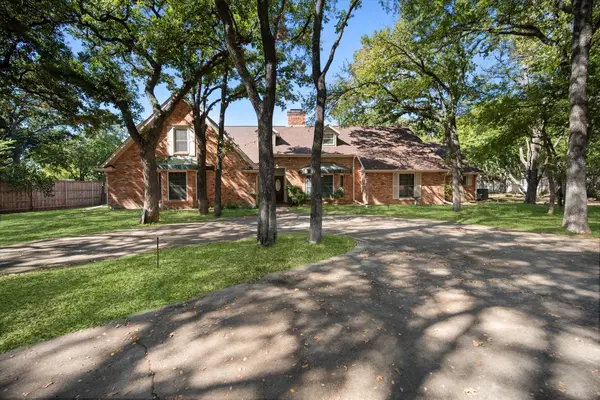 5116 Hidden Oaks Lane, Arlington, TX 76017