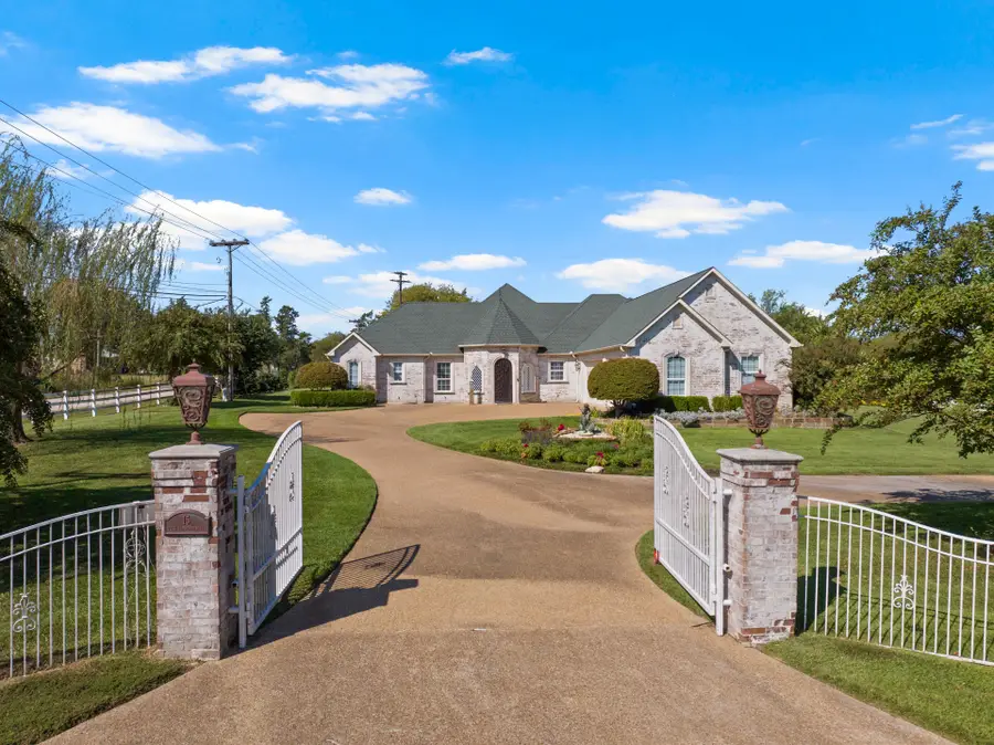 15 W Elmwood Drive, Mount Vernon, TX 75457 - Image #2