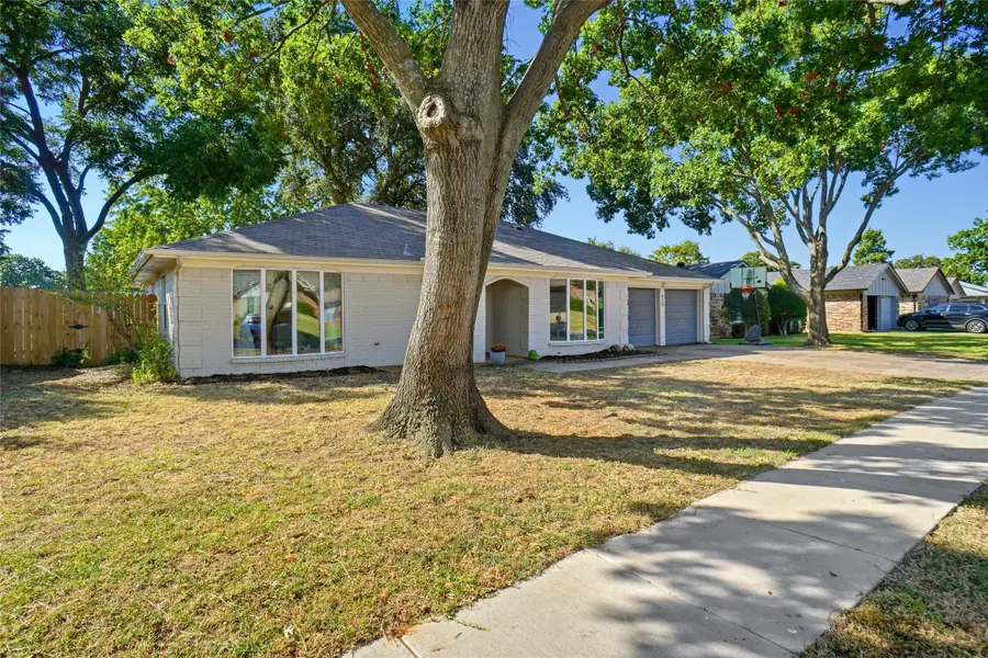 628 Huntwich Drive, Bedford, TX 76021 - Image #2