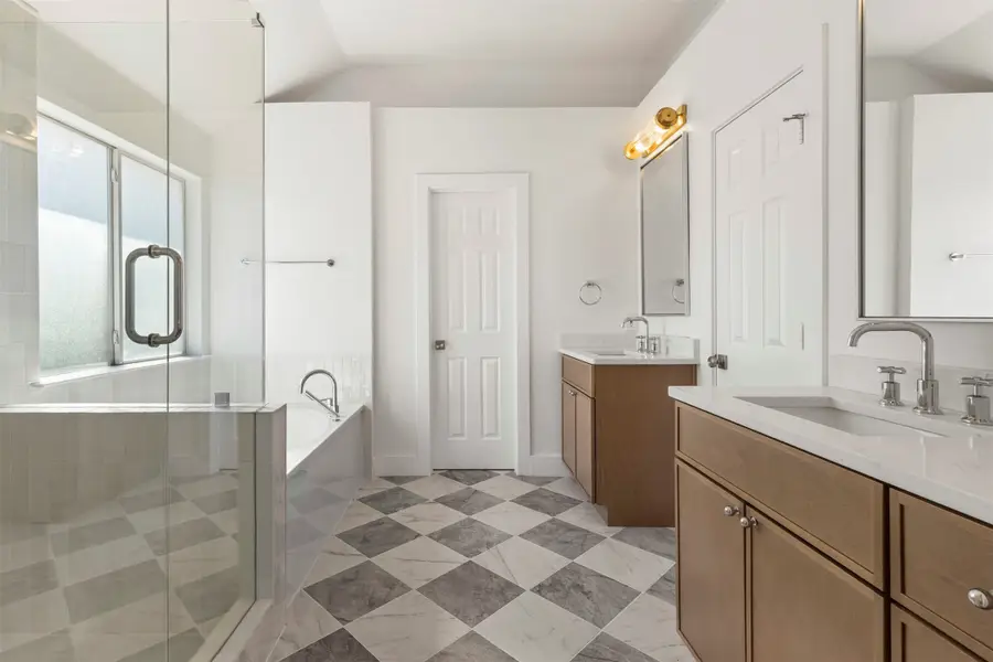 421 Ridge Meade Drive, Lewisville, TX 75067 - Image #2