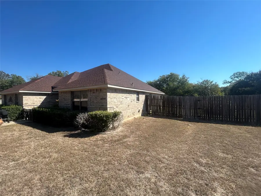 107 Hickory Lane, Weatherford, TX 76086 - Image #3
